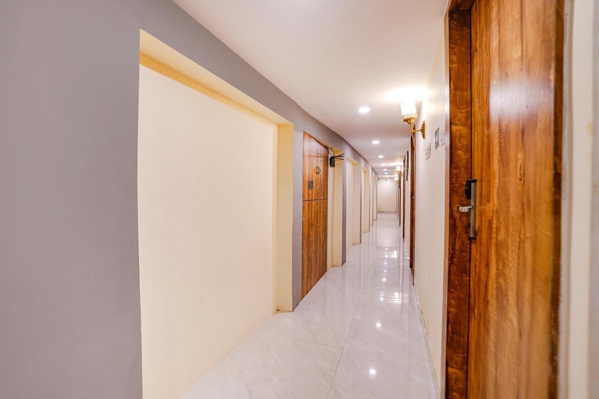 Fabhotel Grand Prime Nr Nesco Hotel Bombay Esterno foto