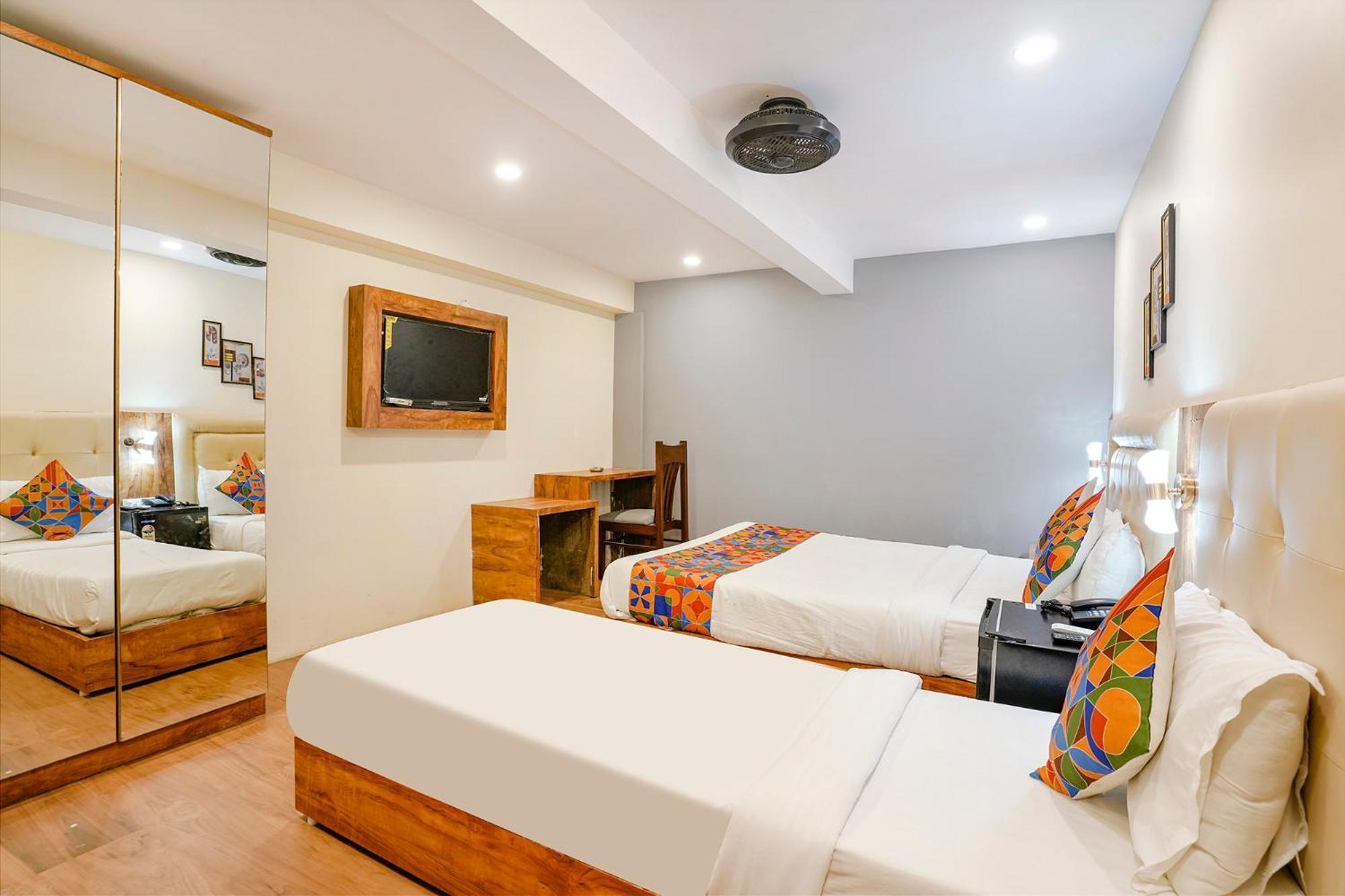 Fabhotel Grand Prime Nr Nesco Hotel Bombay Esterno foto