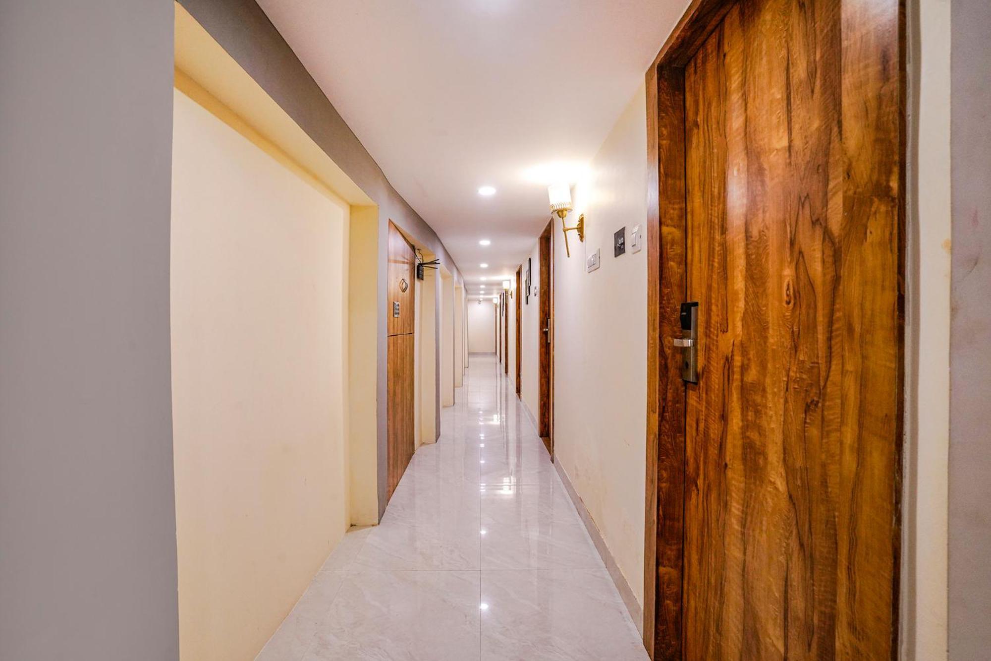 Fabhotel Grand Prime Nr Nesco Hotel Bombay Esterno foto