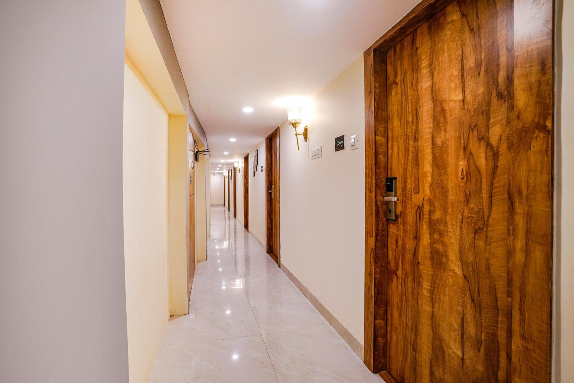 Fabhotel Grand Prime Nr Nesco Hotel Bombay Esterno foto